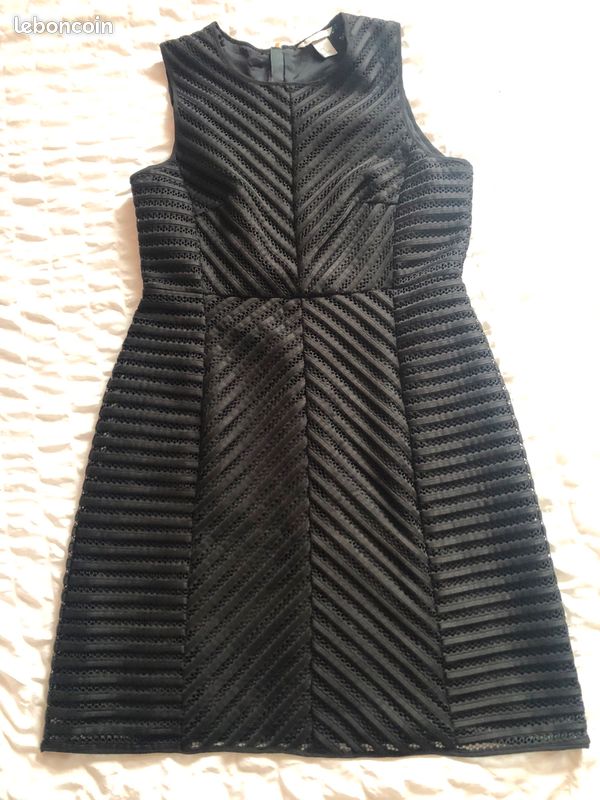 Robe élégante noire (image 1)