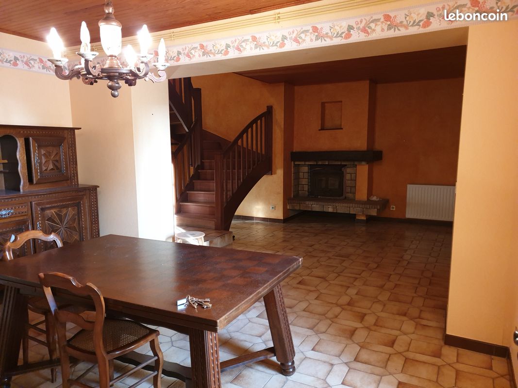 Maison 5 pièces 198 m² · à Molay · 198 m² · 97 800 €