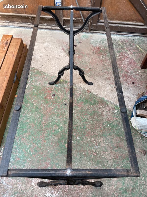 Pied de table rectangle (image 1)