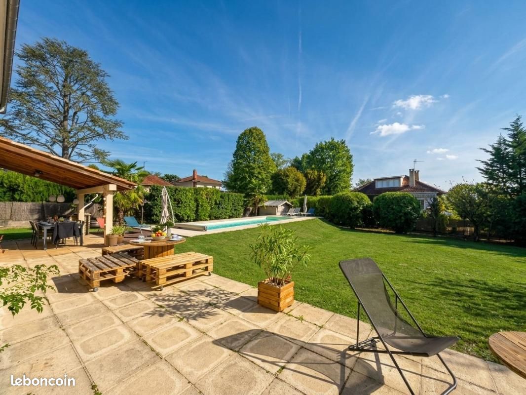 Maison 6 pièces 187 m² · à Champagne-au-Mont-d'Or · 187 m² · 850 000 €