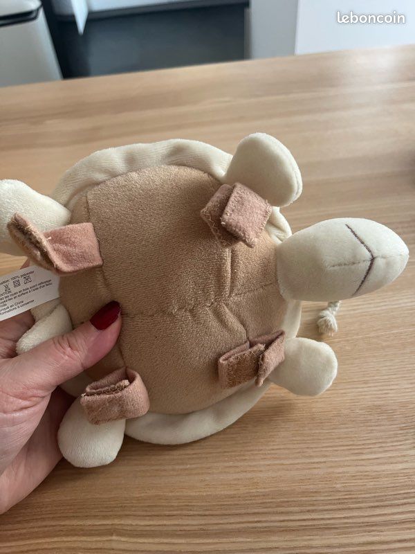 Tortue avec grelot en peluche (image 3)