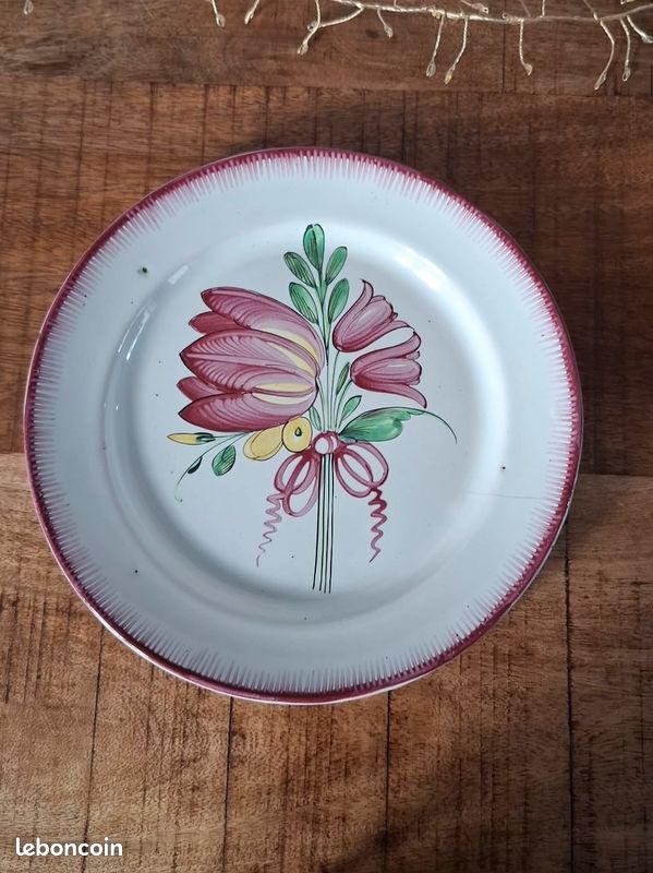 Assiette fleur en faïence (image 1)