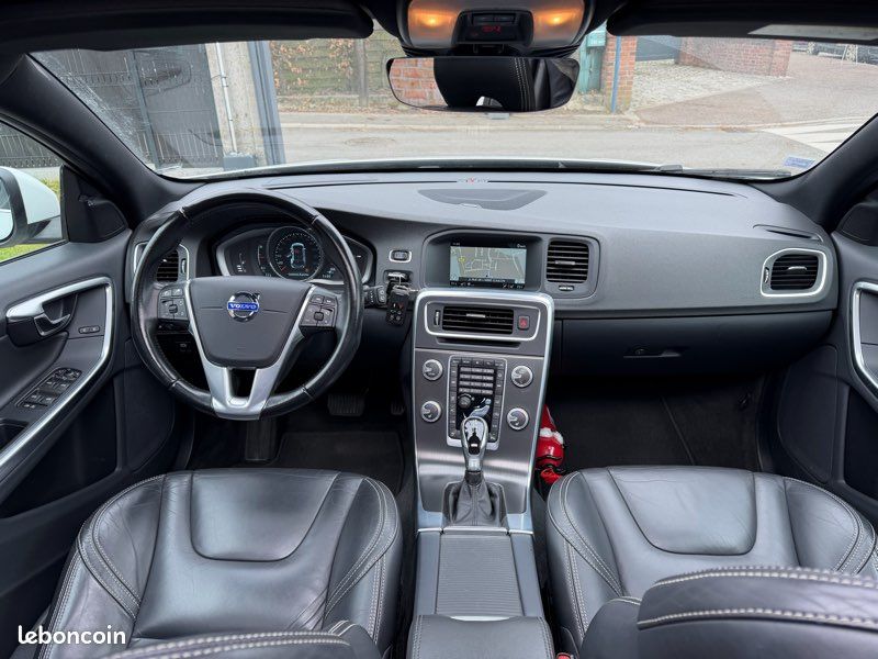 Volvo v60 2.0 D4 181 ch annee 2015 full options cuir gps toit ouvrant (image 3)