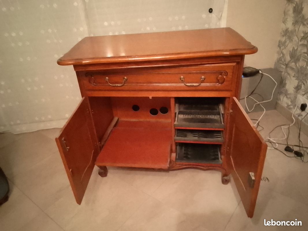 Meuble TV en bois massif avec rangement (image 1)