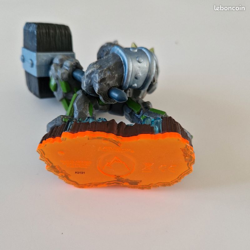 Figurine Skylanders Crusher (giant) (image 3)