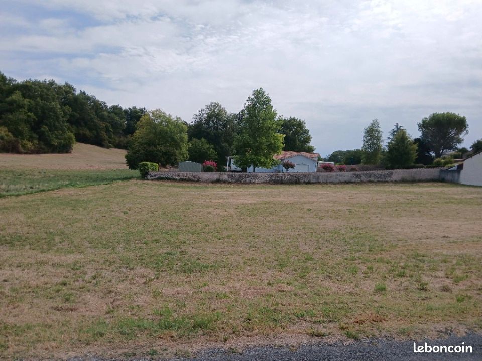 Terrain 1929 m² · à Saint-Martin-de-Ribérac · 19 500 €
