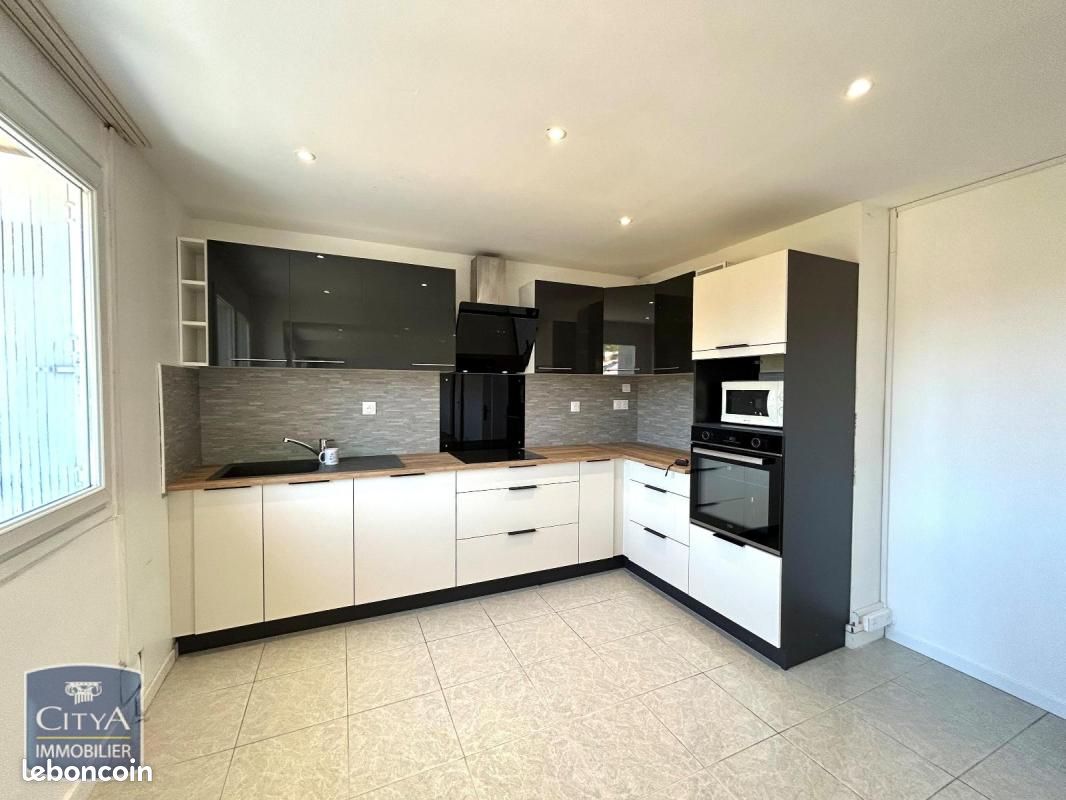 Appartement 5 pièces 92 m² · à Dunières · 92 m² · 650 €/mois