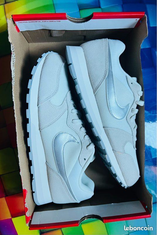 Nike MD Runner 2 Chaussures de Course Metallic Silver/Phantom (image 2)