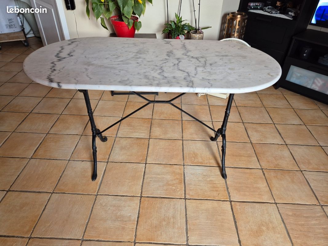 Table bistrot plateau ovale en marbre (image 1)