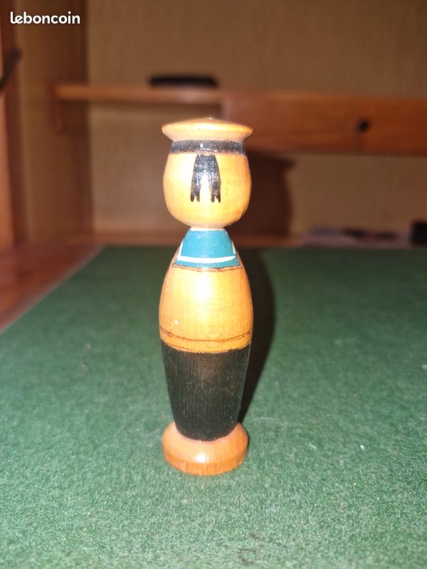 Figurine vintage en bois tourne - Petit Marin / Matelot peint a la main (image 2)