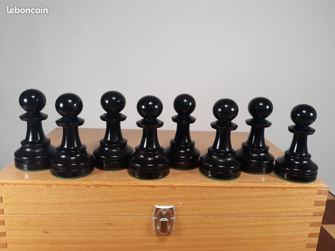 Jeu d'échecs en buis tourné Lardy International vintage