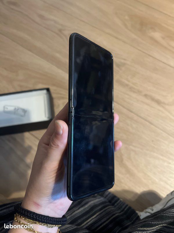 Motorola Razr 40 Ultra Noir - Très Bon état - Téléphone Pliable