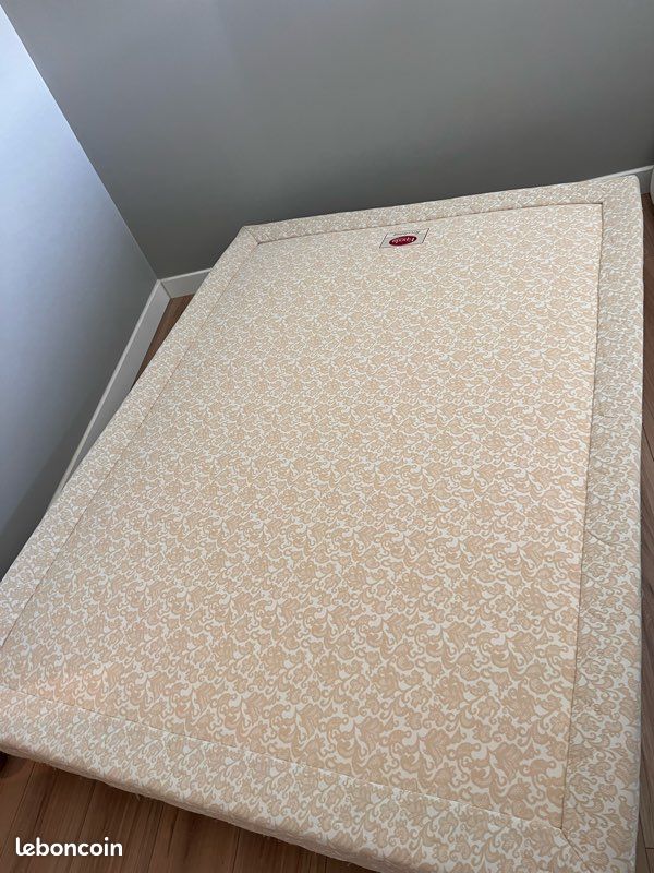 Lit et matelas (image 1)