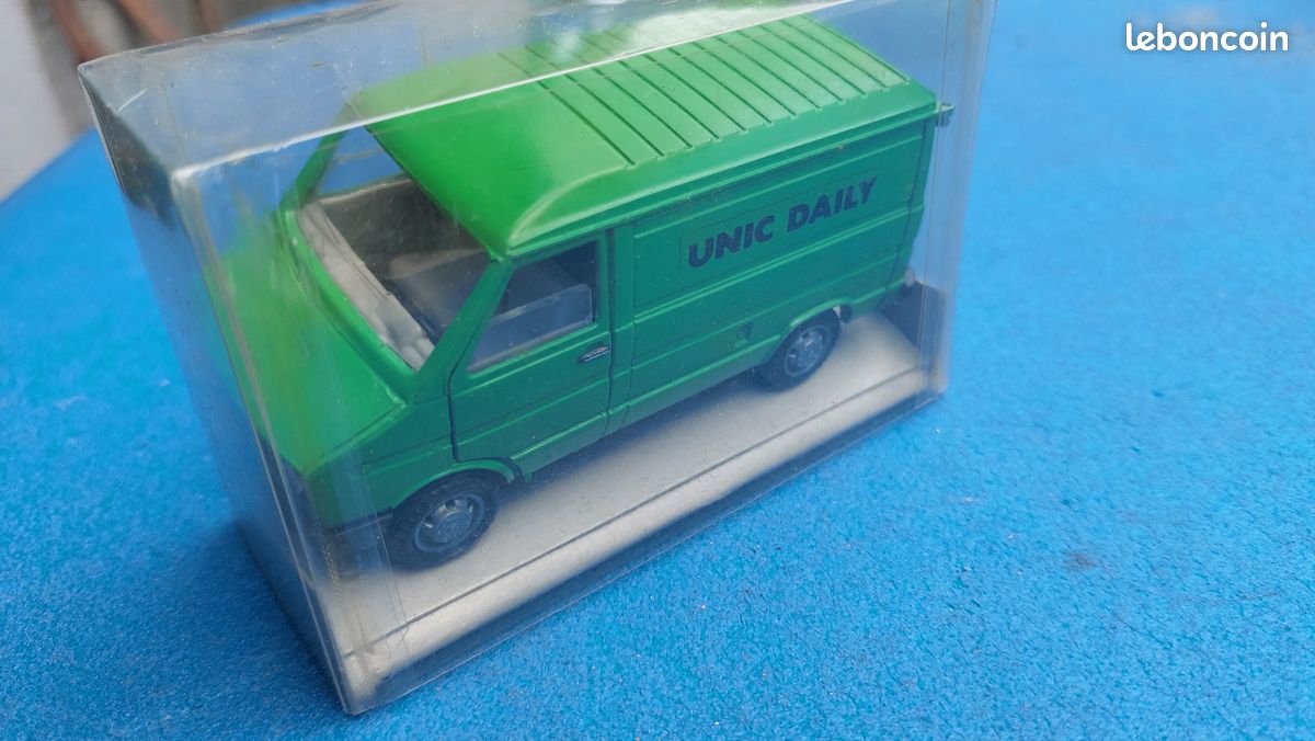 CPF75 CAMION 1/43 Hachette IXO Pompiers : IVECO-UNIC 75PC SDIS 13