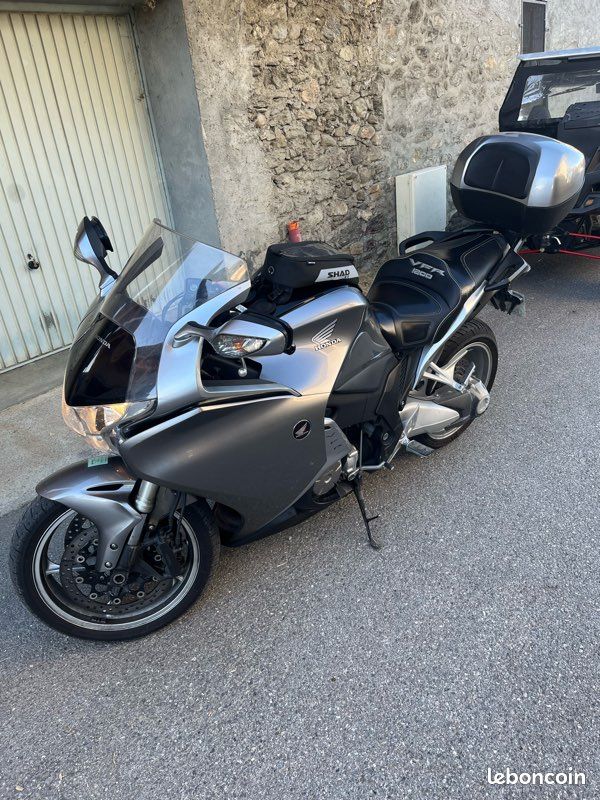 Honda VFR 1200F (image 2)