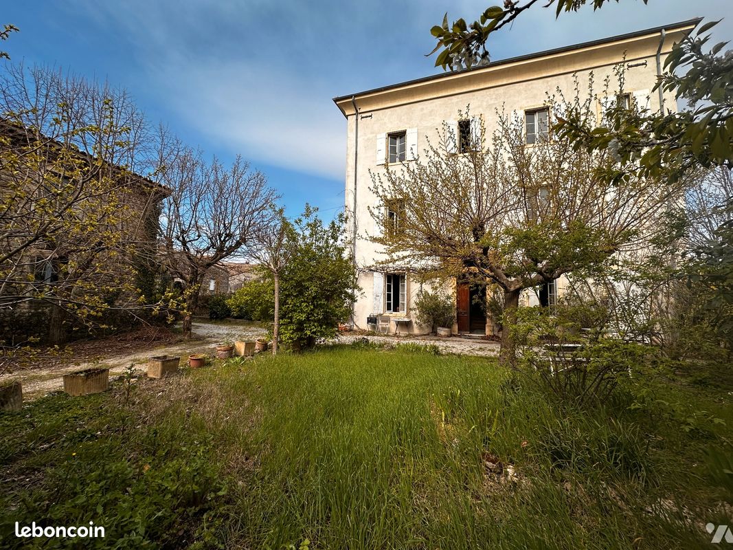 Maison 12 pièces 279 m² · à Livron-sur-Drôme · 279 m² · 400 000 €