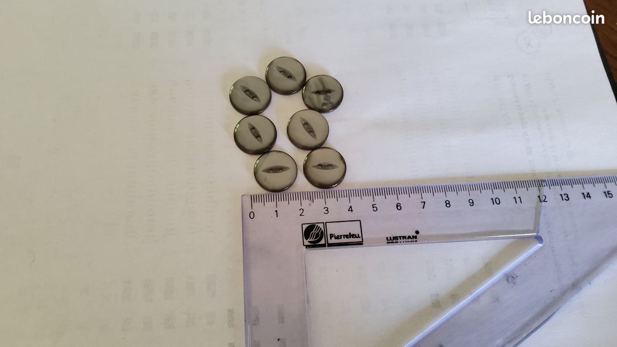 7 boutons gris (image 1)