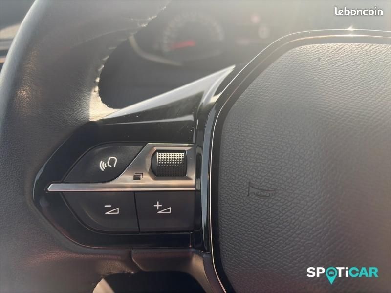Peugeot 2008 1.2 PureTech 100ch S&S Style (image 15)