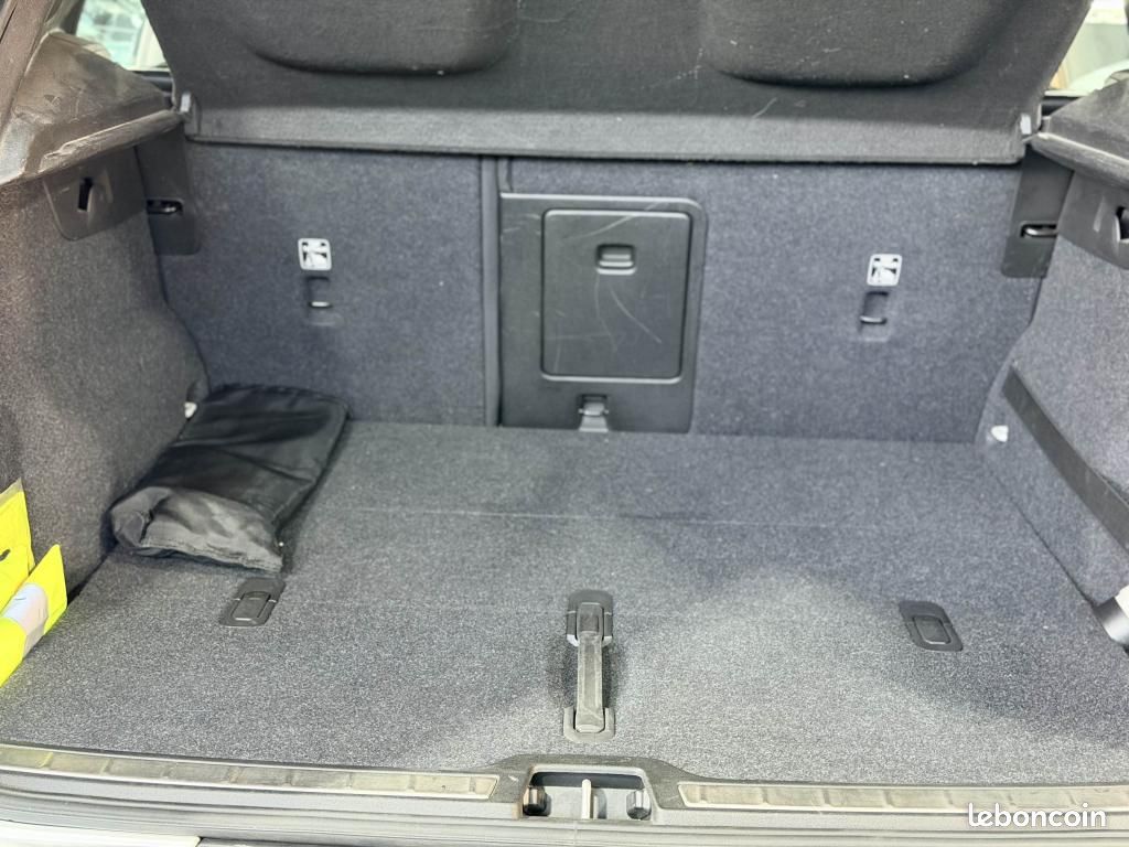VOLVO XC40 D4 AWD 190 ch Geartronic R-Design- Toit ouvrant- Harman/Kardon- Keyless (image 33)