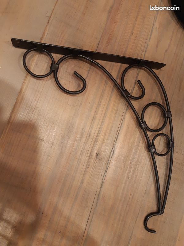 HOMESCAPES Patère Murale Extérieur Fer Forgé Pour Plante Suspendue - Petit Modèle Rustique