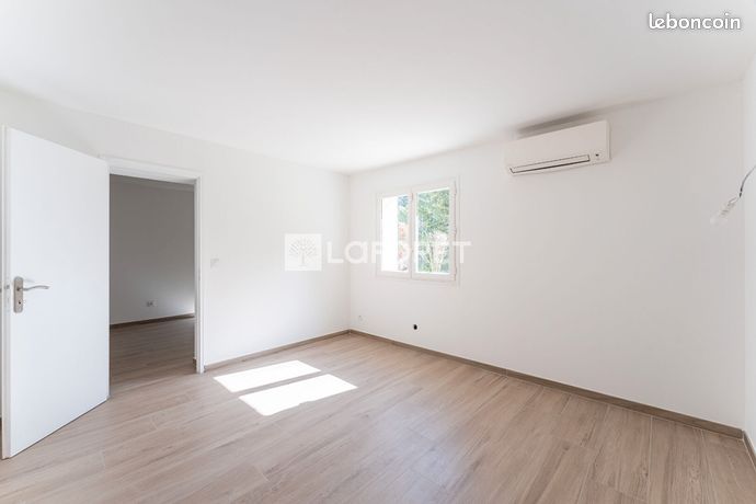 https://img.leboncoin.fr/api/v1/lbcpb1/images/ee/ba/3f/eeba3f52a8289ca94d956ab7580e1cc55af1b9c3.jpg?rule=ad-image