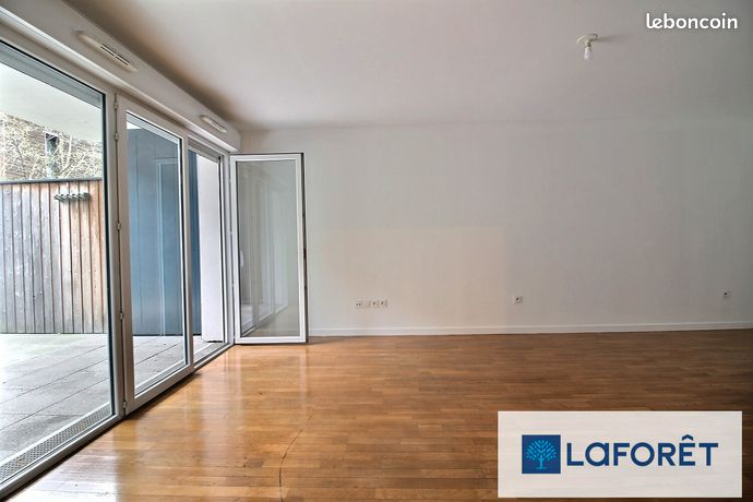 https://img.leboncoin.fr/api/v1/lbcpb1/images/ee/ba/b9/eebab9b57f7f4a7338b244be12a956f330d4ab0e.jpg?rule=ad-image