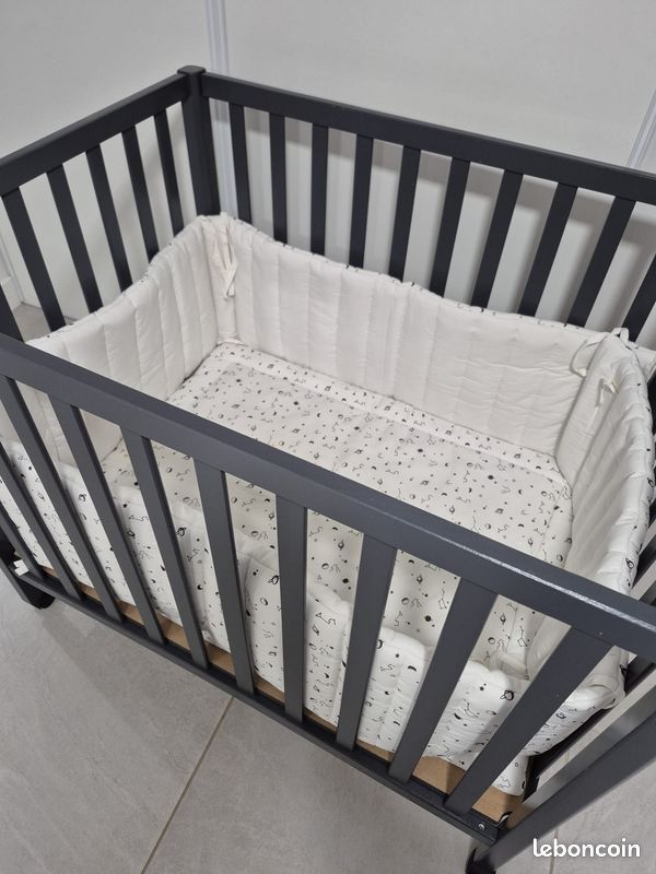 Parc en bois anthracite matela tour de lit Équipement bébé