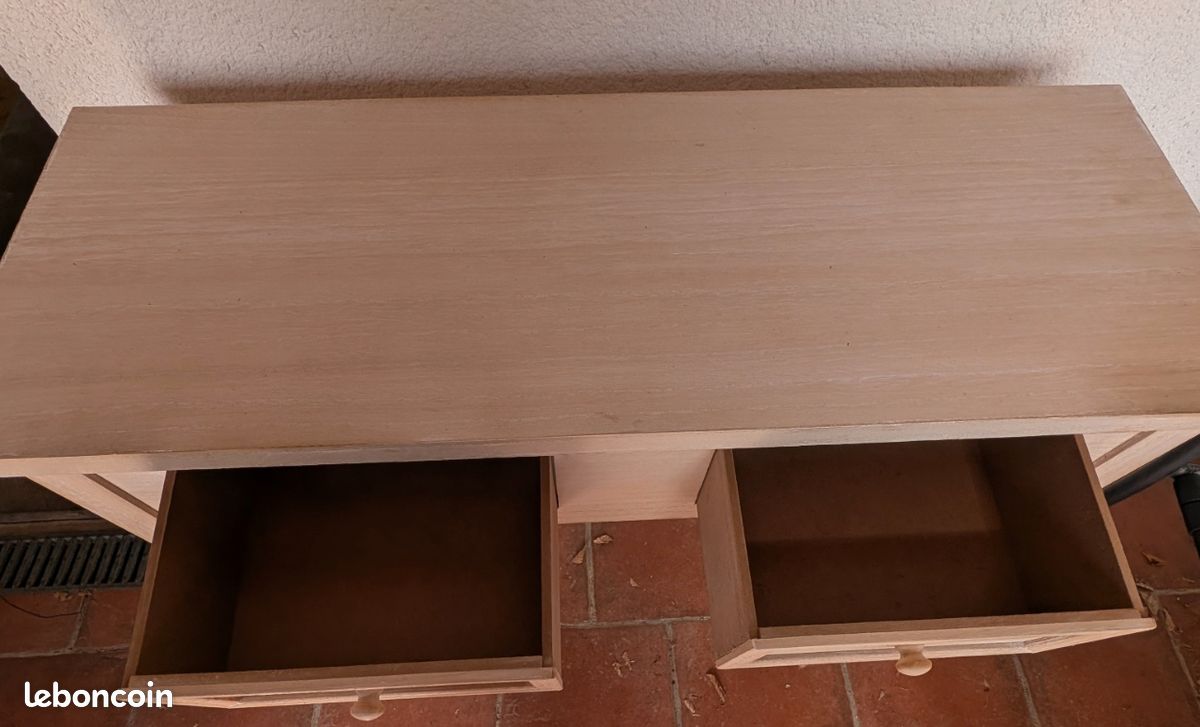 Console (image 2)