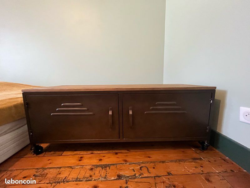 Commode (image 1)