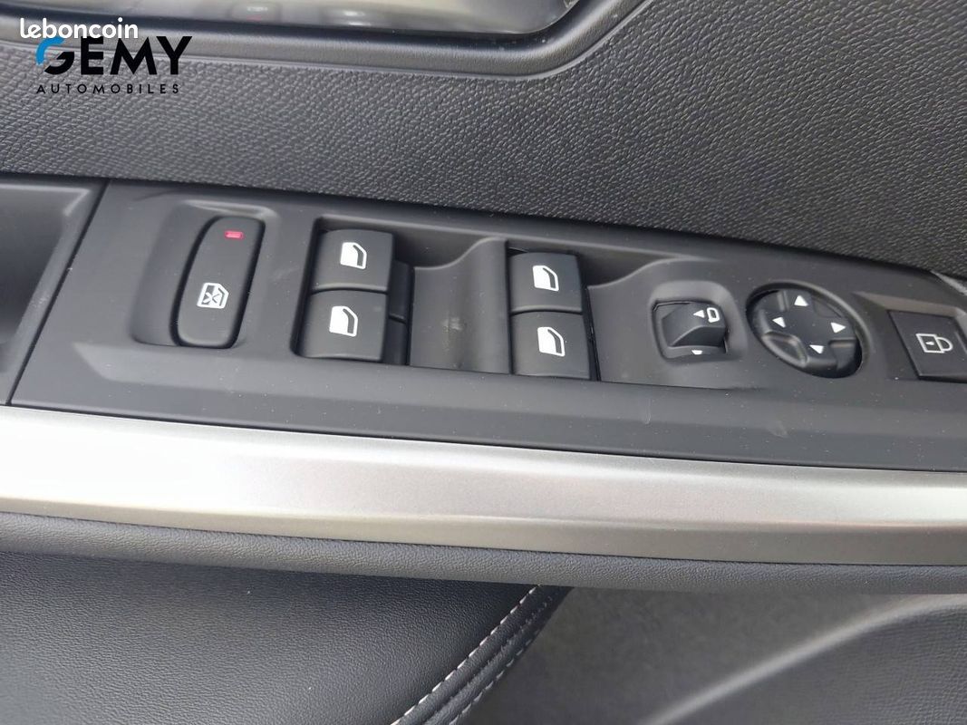 PEUGEOT 5008 Plug-in Hybrid 225 ch e-DCS7 Allure (image 18)