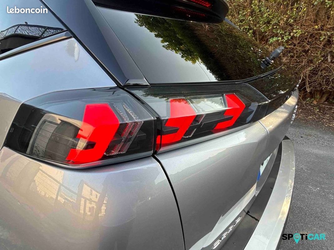 PEUGEOT 2008 PureTech 130 S&S EAT8 Allure (image 19)
