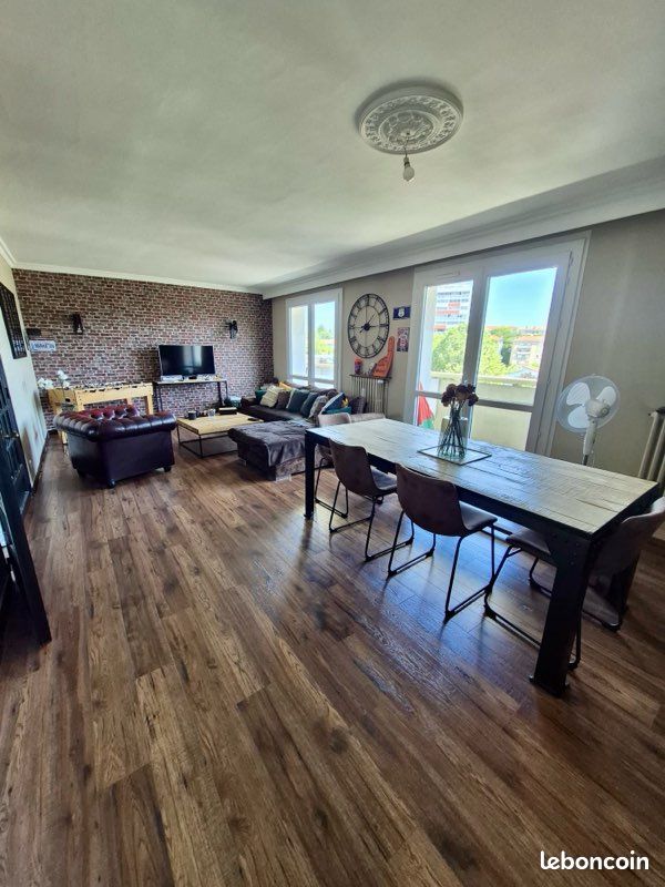 Appartement 3 pièces 81 m² · à Saint-Étienne · 81 m² · 900 €