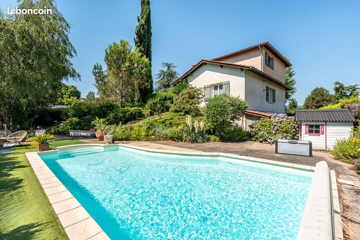 Maison 7 pièces 154 m² · à Saint-Étienne-des-Oullières · 154 m² · 395 000 €