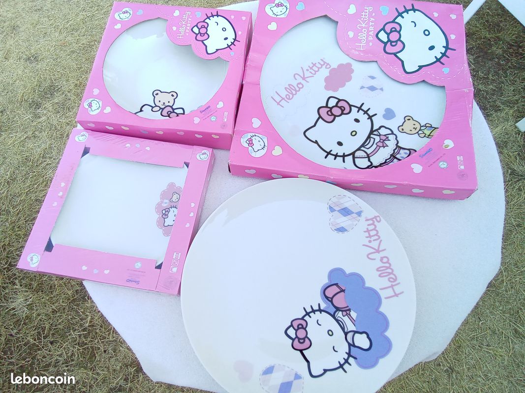 Lot de vaisselle Hello Kitty Party neuf vintage (image 1)