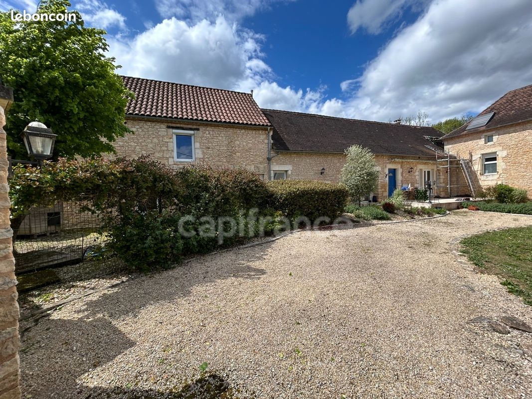 Maison 11 pièces 390 m² · à Coulaures · 390 m² · 365 000 €