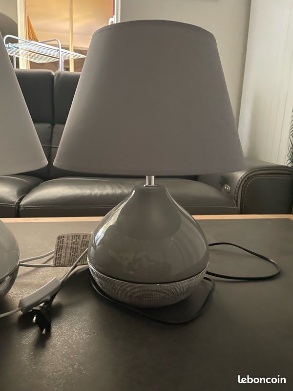 2 lampes une pieds blanc l’aitre pieds gris neuves (image 3)