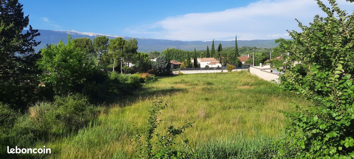Terrain à bâtir de 3245 m² à MORMOIRON (84) · 326 000 €