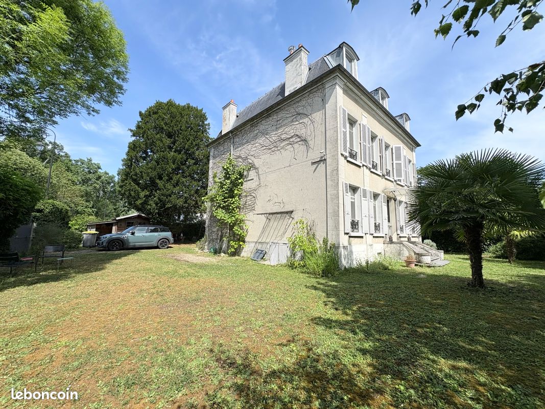 Maison 10 pièces 238 m² · au Plessis-Trévise · 238 m² · 790 000 €