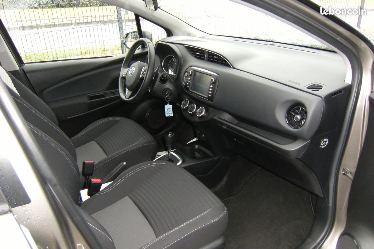 TOYOTA YARIS 1.5e 110ch BOITE AUTOMATIQUE PREMIERE MAIN (image 5)