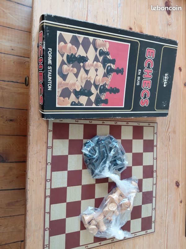 Jeu d'échecs en buis n°1 (image 1)