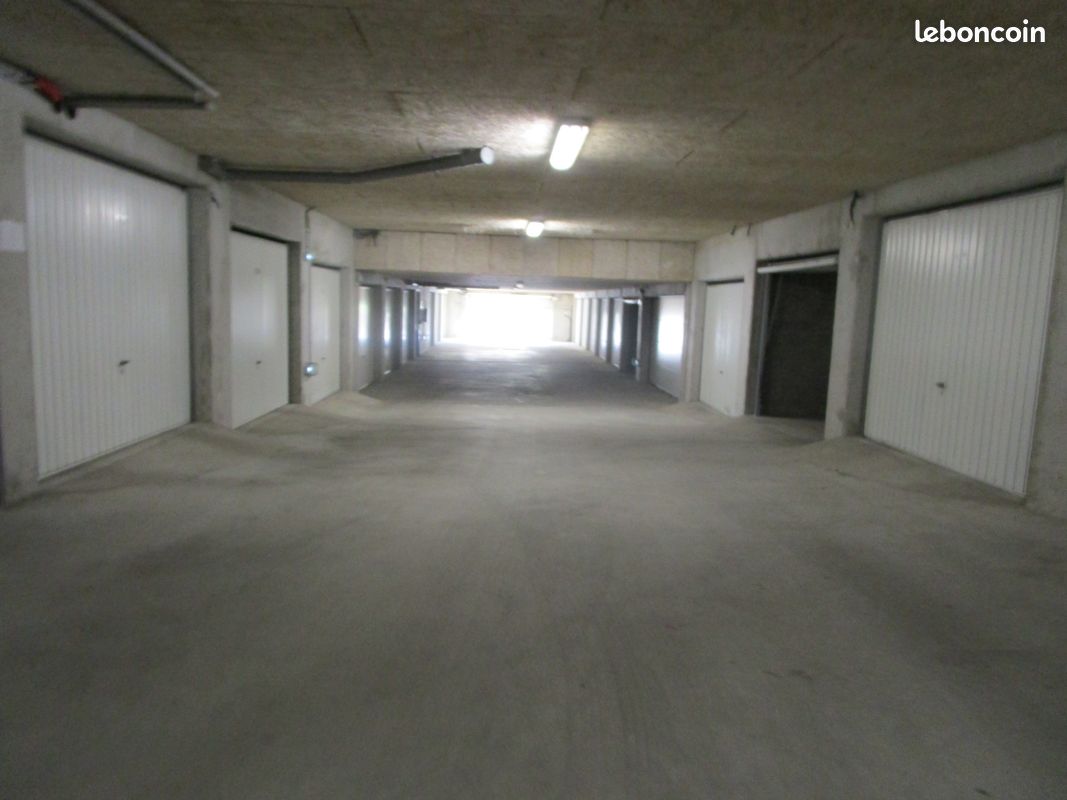 Parking/box Dinan · 28 600 €