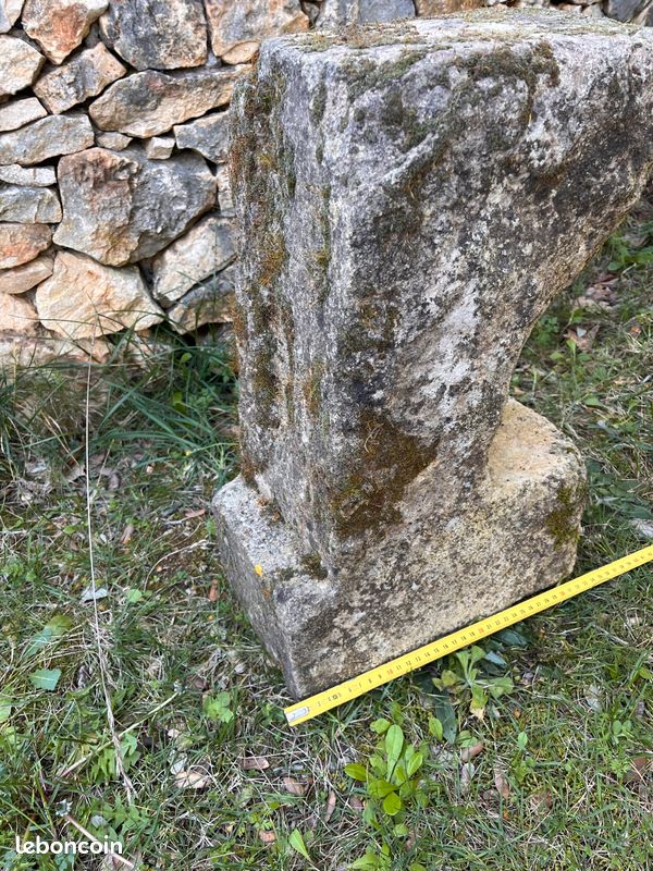 Potence ancienne, jambage en pierre, corbeau (image 5)