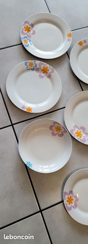 Lot 10 assiettes en bon état (image 1)
