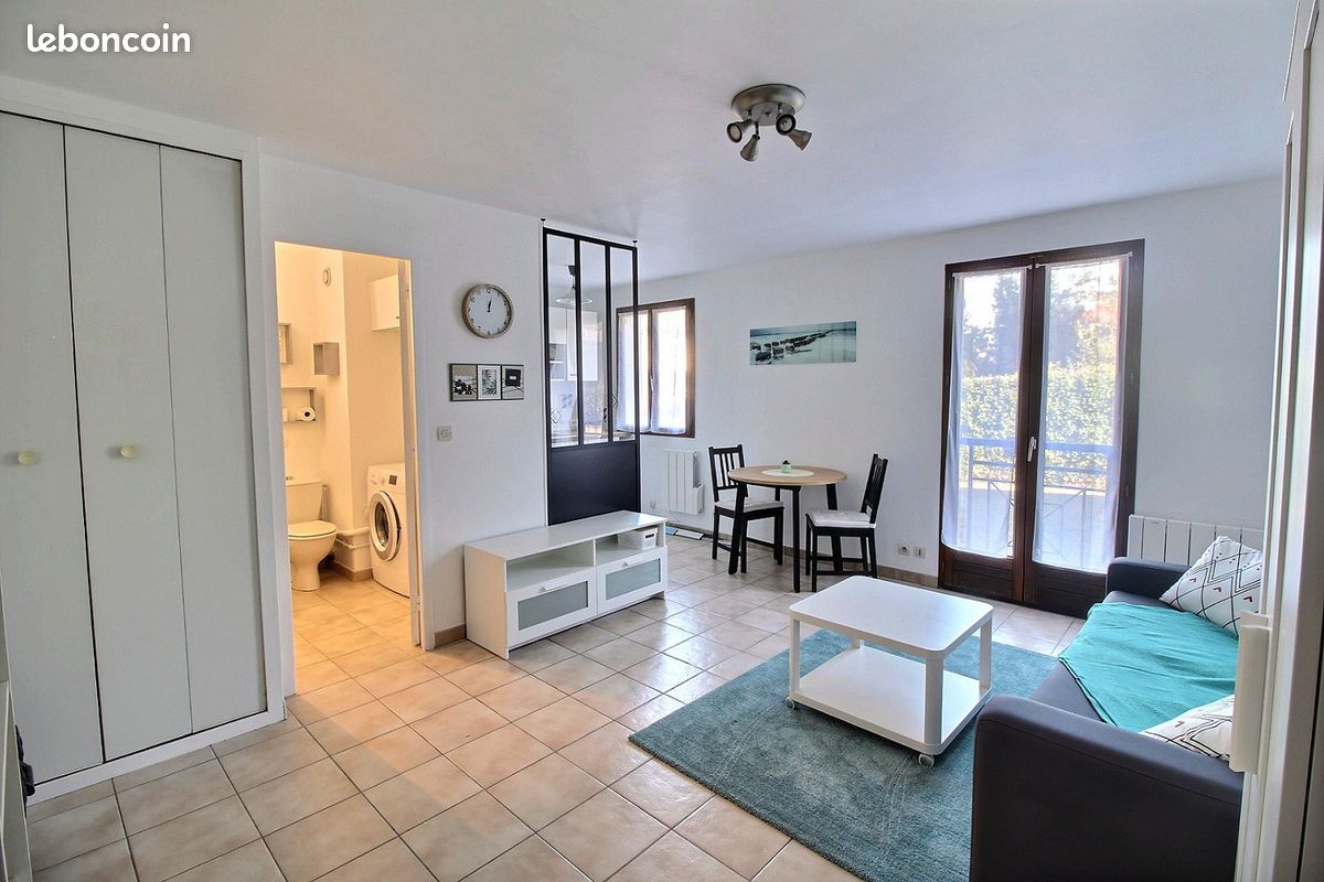 Appartement 1 pièce 27 m² · à Fontenay-le-Fleury · 27 m² · 140 000 €