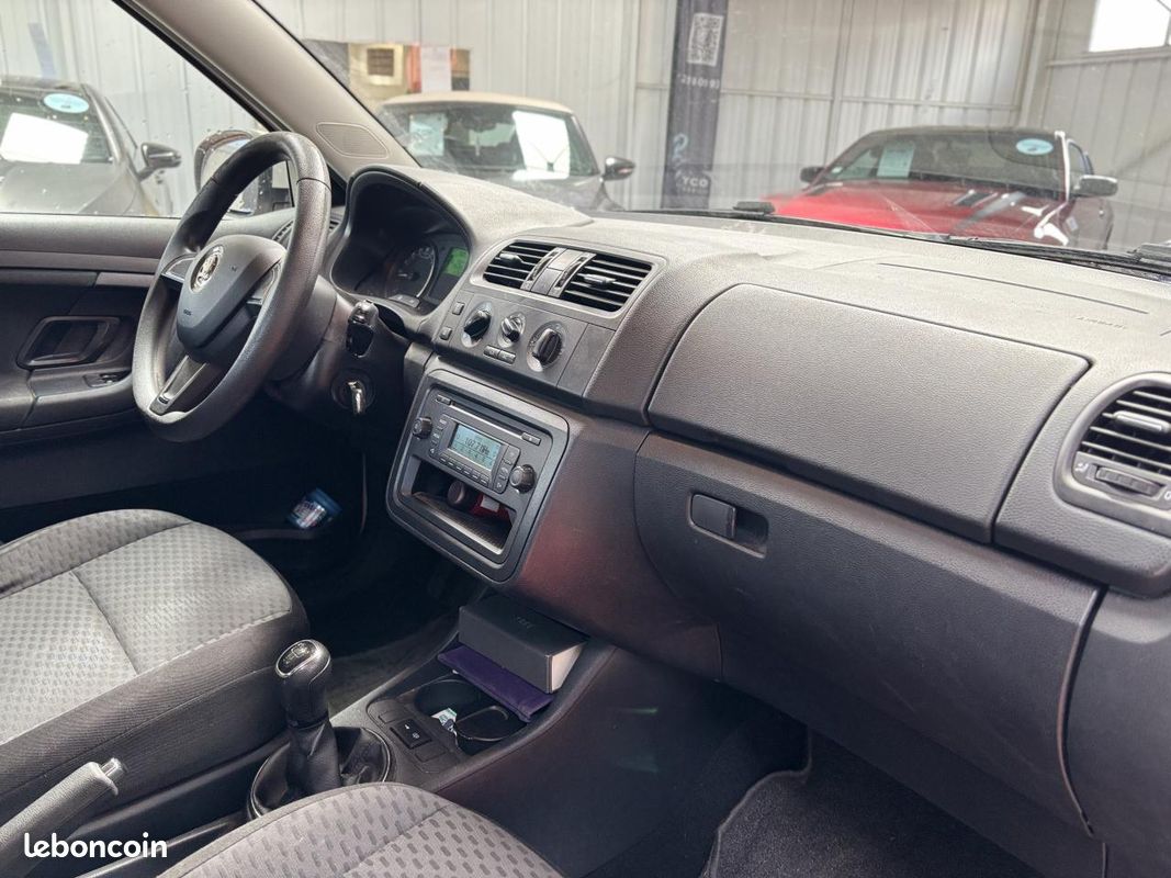 SKODA FABIA 1.6 TDi 75 CH ACTIVE (image 12)
