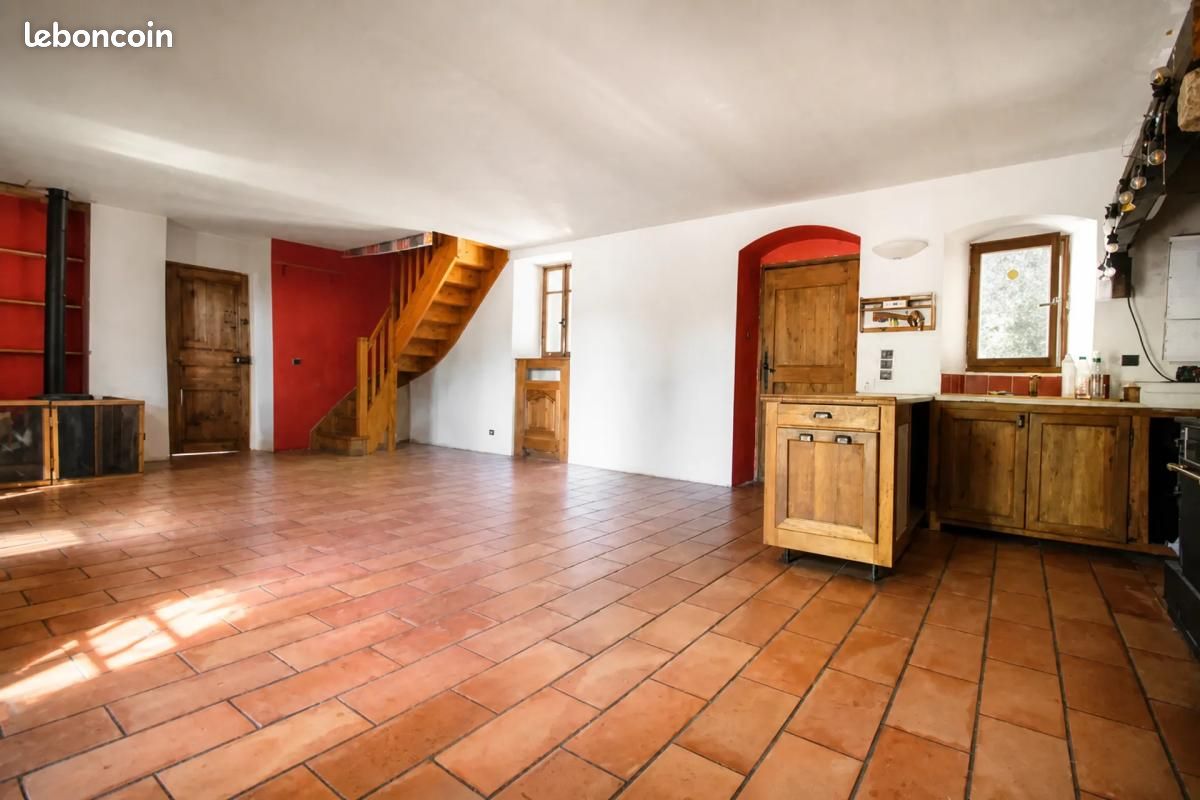 Maison 6 pièces 195 m² · à Lablachère · 195 m² · 248 000 €