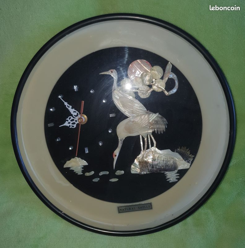 Horloge pendule murale noir avec 2 grues en nacre (image 1)