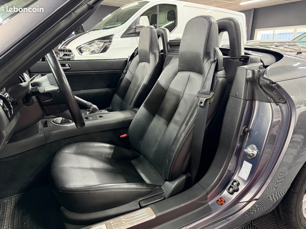 MAZDA MX-5 MX5 1.8L Elegance Cuir TOIT RIGIDE RETRACTABLE (image 21)