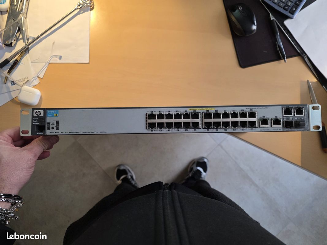 Switch PoE 24-ports SF124WP sans alimentation à 24 caméras IP - SF124WP