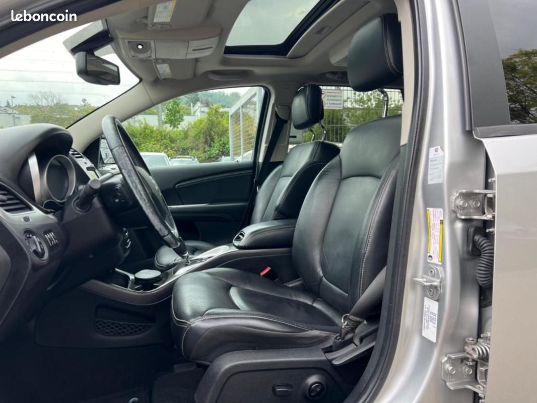 Fiat Freemont LOUNGE GPS 170 CH 4X4 BVA - HAYON ÉLECTRIQUE PACK SPORT TOIT OUVRANT (image 18)